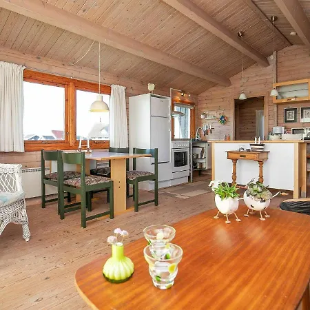 8 Person In Harbo Re Holiday home